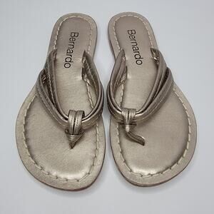 Bernardo Flip Flops Sz 6